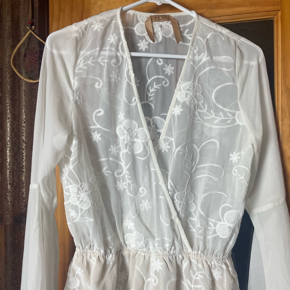 ROMPER ALERT “Ecru Lab” White Lace bottom-lined romper. Size S